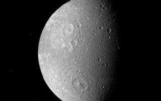 <h1>PIA00028:  Dione Mosaic</h1><div class="PIA00028" lang="en" style="width:800px;text-align:left;margin:auto;background-color:#000;padding:10px;max-height:150px;overflow:auto;">Many impact craters -- the record of the collision of cosmic debris -- are shown in this Voyager 1 mosaic of Saturn's moon Dione. The largest crater is less than 100 kilometers (62 miles) in diameter and shows a well-developed central peak. Bright rays represent material ejected from other impact craters. Sinuous valleys probably formed by faults break the moon's icy crust. Images in this mosaic were taken from a range of 162,000 kilometers (100,600 miles) on Nov. 12, 1980. The Voyager Project is managed for NASA by the Jet Propulsion Laboratory, Pasadena, Calif.<br /><br /><a href="http://photojournal.jpl.nasa.gov/catalog/PIA00028" onclick="window.open(this.href); return false;" title="Voir l'image 	 PIA00028:  Dione Mosaic	  sur le site de la NASA">Voir l'image 	 PIA00028:  Dione Mosaic	  sur le site de la NASA.</a></div>