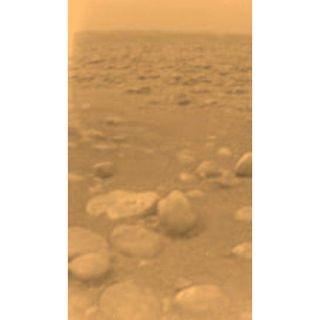 <h1>PIA07232:  First Color View of Titan's Surface</h1><div class="PIA07232" lang="en" style="width:546px;text-align:left;margin:auto;background-color:#000;padding:10px;max-height:150px;overflow:auto;"><p>This image was returned yesterday, January 14, 2005, by the European Space Agency's Huygens probe during its successful descent to land on Titan. This is the colored view, following processing to add reflection spectra data, and gives a better indication of the actual color of the surface. </p><p>Initially thought to be rocks or ice blocks, they are more pebble-sized. The two rock-like objects just below the middle of the image are about 15 centimeters (about 6 inches) (left) and 4 centimeters (about 1.5 inches) (center) across respectively, at a distance of about 85 centimeters (about 33 inches) from Huygens. The surface is darker than originally expected, consisting of a mixture of water and hydrocarbon ice. There is also evidence of erosion at the base of these objects, indicating possible fluvial activity.                                                                                      </p><p>                 The image was taken with the Descent Imager/Spectral Radiometer, one of two NASA instruments on the probe.</p><p>The Cassini-Huygens mission is a cooperative project of NASA, the European Space Agency and the Italian Space Agency.  The Jet Propulsion Laboratory, a division of the California Institute of Technology in Pasadena, manages the Cassini-Huygens mission for NASA's Science Mission Directorate, Washington, D.C. The Cassini orbiter and its two onboard cameras were designed, developed and assembled at JPL.  The Descent Imager/Spectral team is based at the University of Arizona, Tucson, Ariz.For more information about the Cassini-Huygens mission visit  <a href="http://saturn.jpl.nasa.gov/home/index.cfm">http://saturn.jpl.nasa.gov/home/index.cfm</a>. </p><br /><br /><a href="http://photojournal.jpl.nasa.gov/catalog/PIA07232" onclick="window.open(this.href); return false;" title="Voir l'image 	 PIA07232:  First Color View of Titan's Surface	  sur le site de la NASA">Voir l'image 	 PIA07232:  First Color View of Titan's Surface	  sur le site de la NASA.</a></div>