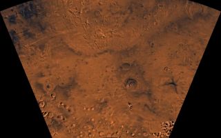 <h1>PIA00185:  MC-25 Thaumasia Region</h1><div class="PIA00185" lang="en" style="width:800px;text-align:left;margin:auto;background-color:#000;padding:10px;max-height:150px;overflow:auto;">Mars digital-image mosaic merged with color of the MC-25 quadrangle, Thaumasia region of Mars. In the northern part, a prominent physiographic feature, Thaumasia plateau, includes a complex array of small- and large-scale faults and ridges and ancient volcanoes. Channel systems, upturned beds, and large troughs occur in places along the southern edge of the plateau. In the southern part, the lowlands that surround the plateau include heavily cratered highland terrain and relatively smooth, low plains. The east-central part is marked by a relatively young large impact crater, Lowell. Lowell is one of several large, relatively young impact events on Mars that followed the period of heavy bombardment. Latitude range -65 to -30 degrees, longitude range 60 to 120 degrees.<br /><br /><a href="http://photojournal.jpl.nasa.gov/catalog/PIA00185" onclick="window.open(this.href); return false;" title="Voir l'image 	 PIA00185:  MC-25 Thaumasia Region	  sur le site de la NASA">Voir l'image 	 PIA00185:  MC-25 Thaumasia Region	  sur le site de la NASA.</a></div>