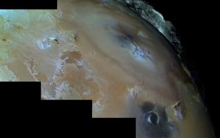 <h1>PIA00323:  Eruption of Pele</h1><div class="PIA00323" lang="en" style="width:800px;text-align:left;margin:auto;background-color:#000;padding:10px;max-height:150px;overflow:auto;">The eruption of Pele on Jupiter's moon Io. The volcanic plume rises 300 kilometers above the surface in an umbrella-like shape. The plume fallout covers an area the size of Alaska. The vent is a dark spot just north of the triangular-shaped plateau (right center). To the left, the surface is covered by colorful lava flows rich in sulfur.<br /><br /><a href="http://photojournal.jpl.nasa.gov/catalog/PIA00323" onclick="window.open(this.href); return false;" title="Voir l'image 	 PIA00323:  Eruption of Pele	  sur le site de la NASA">Voir l'image 	 PIA00323:  Eruption of Pele	  sur le site de la NASA.</a></div>