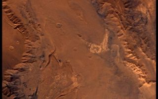 <h1>PIA00337:  Melas Chasm, Approximately Natural Color</h1><div class="PIA00337" lang="en" style="width:800px;text-align:left;margin:auto;background-color:#000;padding:10px;max-height:150px;overflow:auto;">This picture (centered at latitude 10 degrees S., longitude 74 degrees W.) shows much of Melas Chasm and a portion of Candor Chasm (upper right) in central Valles Marineris. Several interesting compositional units can be seen in the enhanced-color image (PIA00156): white materials (center-right) may consist of carbonates or some other evaporite deposit, pinkish materials (upper right) may be relatively rich in crystalline iron oxides, and greenish materials (lower left) correspond to dark sand dunes. Viking Orbiter Picture Numbers 279B41 (violet), 279B49 (green), and 279B51 (red) at 257 m/pixel resolution. Picture width is 261 km. North is 50 degrees clockwise from top.<br /><br /><a href="http://photojournal.jpl.nasa.gov/catalog/PIA00337" onclick="window.open(this.href); return false;" title="Voir l'image 	 PIA00337:  Melas Chasm, Approximately Natural Color	  sur le site de la NASA">Voir l'image 	 PIA00337:  Melas Chasm, Approximately Natural Color	  sur le site de la NASA.</a></div>