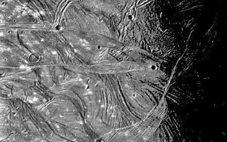 <h1>PIA00354:  Ganymede at 87,000 miles</h1><div class="PIA00354" lang="en" style="width:460px;text-align:left;margin:auto;background-color:#000;padding:10px;max-height:150px;overflow:auto;">This picture of Ganymede, Jupiter's largest satellite was taken on the afternoon of March 5, 1979 from a range 145,000 km (87,000 mi). The width of the picture represents about 580 km (548 mi.) on the surface of Ganymede, and the smallest visible features are about 3 km (1.7 mi) across. The picture shows complex patterns of ridges and grooves which are probably the results of deformations of Ganymede's thick icy crust. Some systems of grooves and ridges are superposed on the ridge and groove systems indicating they are younger. A more degraded crater near the left center of the picture is crossed by ridges indicated that it predates the period of crystal deformation. JPL manages and controls the Voyager Project of NASA's Office of Space Science.<br /><br /><a href="http://photojournal.jpl.nasa.gov/catalog/PIA00354" onclick="window.open(this.href); return false;" title="Voir l'image 	 PIA00354:  Ganymede at 87,000 miles	  sur le site de la NASA">Voir l'image 	 PIA00354:  Ganymede at 87,000 miles	  sur le site de la NASA.</a></div>