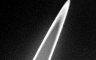 <h1>PIA00377:  Rings of Jupiter</h1><div class="PIA00377" lang="en" style="width:250px;text-align:left;margin:auto;background-color:#000;padding:10px;max-height:150px;overflow:auto;">The rings of Jupiter proved to be unexpectedly bright when seen with the Sun nearly behind them. Strong forward scattering of sunlight is characteristic of small particles. This view was obtained by Voyager 2 on July 10 from a perspective inside the shadow of Jupiter. The distance of the spacecraft from the rings was about 1.5 million kilometers. Although the resolution has been degraded by camera motion during the time exposures, these images reveal the rings have some radial structure.<br /><br /><a href="http://photojournal.jpl.nasa.gov/catalog/PIA00377" onclick="window.open(this.href); return false;" title="Voir l'image 	 PIA00377:  Rings of Jupiter	  sur le site de la NASA">Voir l'image 	 PIA00377:  Rings of Jupiter	  sur le site de la NASA.</a></div>