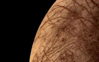 <h1>PIA00459:  Europa During Voyager 2 Closest Approach</h1><div class="PIA00459" lang="en" style="width:704px;text-align:left;margin:auto;background-color:#000;padding:10px;max-height:150px;overflow:auto;">This color image of the Jovian moon Europa was acquired by Voyager 2 during its close encounter on Monday morning, July 9. Europa, the size of our moon, is thought to have a crust of ice perhaps 100 kilometers thick which overlies the silicate crust. The complex array of streaks indicate that the crust has been fractured and filled by materials from the interior. The lack of relief, any visible mountains or craters, on its bright limb is consistent with a thick ice crust. In contrast to its icy neighbors, Ganymede and Callisto, Europa has very few impact craters. One possible candidate is the small feature near the center of this image with radiating rays and a bright circular interior. The relative absence of features and low topography suggests the crust is young and warm a few kilometers below the surface. The tidal heating process suggested for Io also may be heating Europa's interior at a lower rate.<br /><br /><a href="http://photojournal.jpl.nasa.gov/catalog/PIA00459" onclick="window.open(this.href); return false;" title="Voir l'image 	 PIA00459:  Europa During Voyager 2 Closest Approach	  sur le site de la NASA">Voir l'image 	 PIA00459:  Europa During Voyager 2 Closest Approach	  sur le site de la NASA.</a></div>