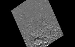 <h1>PIA00876:  Craters near the south pole of Callisto</h1><div class="PIA00876" lang="en" style="width:800px;text-align:left;margin:auto;background-color:#000;padding:10px;max-height:150px;overflow:auto;">This image of the south polar region of the Jovian satellite Callisto was taken in twilight by the Galileo spacecraft on its eighth orbit around Jupiter. Craters ranging in size from 60 kilometers (36 miles) down to the limit of resolution are visible in this image. Scientists count the number of craters on a planetary surface to estimate its relative (and sometimes absolute) age. Note that many of the craters are not as sharp in appearance as the two large craters near the bottom of the image. This is an indication that some process has eroded the craters since their formation.<p>This image is centered at 82.5 south latitude and 62.6 west longitude, and covers an area approximately 370 kilometers (220 miles) by 280 kilometers (170 miles). North is toward the top of the image. This image was taken on May 6, 1997 by the Solid State Imaging system (CCD) on board NASA's Galileo spacecraft at a resolution of 676 meters (417 feet) per picture element.<p>The Jet Propulsion Laboratory, Pasadena, CA manages the mission for NASA's Office of Space Science, Washington, DC.<p>This image and other images and data received from Galileo are posted on the World Wide Web, on the Galileo mission home page at URL http://galileo.jpl.nasa.gov. Background information and educational context for the images can be found at <a href="http://www2.jpl.nasa.gov/galileo/sepo/" target="_blank">http://www.jpl.nasa.gov/galileo/sepo</a>..<br /><br /><a href="http://photojournal.jpl.nasa.gov/catalog/PIA00876" onclick="window.open(this.href); return false;" title="Voir l'image 	 PIA00876:  Craters near the south pole of Callisto	  sur le site de la NASA">Voir l'image 	 PIA00876:  Craters near the south pole of Callisto	  sur le site de la NASA.</a></div>