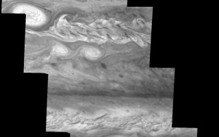 <h1>PIA00884:  Jupiter's Northern Hemisphere in a Methane Band (Time Set 2)</h1><div class="PIA00884" lang="en" style="width:800px;text-align:left;margin:auto;background-color:#000;padding:10px;max-height:150px;overflow:auto;">Mosaic of Jupiter's northern hemisphere between 10 and 50 degrees latitude. Jupiter's atmospheric circulation is dominated by alternating eastward and westward jets from equatorial to polar latitudes. The direction and speed of these jets in part determine the color and texture of the clouds seen in this mosaic. Also visible are several other common Jovian cloud features, including large white ovals, bright spots, dark spots, interacting vortices, and turbulent chaotic systems. The north-south dimension of each of the two interacting vortices in the upper half of the mosaic is about 3500 kilometers. Light at 727 nanometers is moderately absorbed by atmospheric methane. This mosaic shows the features of Jupiter's main visible cloud deck and upper-tropospheric haze, with higher features enhanced in brightness over lower features.<p>North is at the top. The images are projected on a sphere, with features being foreshortened towards the north. The smallest resolved features are tens of kilometers in size. These images were taken on April 3, 1997, at a range of 1.4 million kilometers by the Solid State Imaging system on NASA's Galileo spacecraft.<p>The Jet Propulsion Laboratory, Pasadena, CA manages the mission for NASA's Office of Space Science, Washington, DC.<p>This image and other images and data received from Galileo are posted on the World Wide Web, on the Galileo mission home page at URL http://galileo.jpl.nasa.gov. Background information and educational context for the images can be found at <a href="http://www2.jpl.nasa.gov/galileo/sepo/" target="_blank">http://www.jpl.nasa.gov/galileo/sepo</a>..<br /><br /><a href="http://photojournal.jpl.nasa.gov/catalog/PIA00884" onclick="window.open(this.href); return false;" title="Voir l'image 	 PIA00884:  Jupiter's Northern Hemisphere in a Methane Band (Time Set 2)	  sur le site de la NASA">Voir l'image 	 PIA00884:  Jupiter's Northern Hemisphere in a Methane Band (Time Set 2)	  sur le site de la NASA.</a></div>