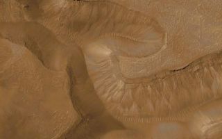 <h1>PIA01033:  Evidence for Recent Liquid Water on Mars: Gullies in Gorgonum Chaos</h1><div class="PIA01033" lang="en" style="width:800px;text-align:left;margin:auto;background-color:#000;padding:10px;max-height:150px;overflow:auto;"><br><a href="/figures/moc2_236b.jpg">Full Resolution Color View</a>.<br><a href="/figures/moc2_236bbw.gif">Full Resolution Grayscale View</a>.<br><b>Warning!</b>These images are very large. These are too long for some web browsers <br>(in these cases, you must save the link to your desktop and view with other software)<br><a href="/figures/moc2_236c.jpg">Larger View</a><br><br><br><p>The first two pictures (top and above left) are from the Mars Global Surveyor (MGS) Mars Orbiter Camera (MOC) and show a series of troughs and layered mesas in the Gorgonum Chaos region of the martian southern hemisphere. The picture at the top of the page is a portion of the picture on the left above. The Viking view (above right) shows the location of the MOC image in the chaotic terrain. Gullies proposed to have been formed by seeping groundwater emanate from a specific layer near the tops of trough walls, particularly on south-facing slopes (south is toward the bottom of each picture). The presence of so many gullies associated with the same layer in each mesa suggests that this layer is particularly effective in storing and conducting water. Such a layer is called an aquifer, and this one appears to be present less than a few hundred meters (few hundred yards) beneath the surface in this region.<p>The MOC pictures were taken on January 22, 2000. The sample at the top of the page is an area 3 kilometers (1.9 miles) wide by 2.6 km (1.6 mi) high. The long view (above left) covers an area 3 kilometers (1.9 miles) wide by 22.6 km (14 mi) long. Sunlight illuminates each scene from the upper left. The images are located near 37.5°S, 170.5°W. The context image (above right) was acquired by the Viking 1 orbiter in 1977 and is illuminated from the upper right, north is up. MOC high resolution images are taken black-and-white (grayscale); the color seen here has been synthesized from the colors of Mars observed by the MOC wide angle cameras and by the Viking Orbiters in the late 1970s.<br><br><p><b>NOTE</b>: A Full Resolution Grayscale view of the release image can be found <a href="/figures/moc2_236bw.gif">here</a>.<br /><br /><a href="http://photojournal.jpl.nasa.gov/catalog/PIA01033" onclick="window.open(this.href); return false;" title="Voir l'image 	 PIA01033:  Evidence for Recent Liquid Water on Mars: Gullies in Gorgonum Chaos	  sur le site de la NASA">Voir l'image 	 PIA01033:  Evidence for Recent Liquid Water on Mars: Gullies in Gorgonum Chaos	  sur le site de la NASA.</a></div>