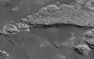<h1>PIA01323:  Light-toned Rock Outcrop in Aureum Chaos</h1><div class="PIA01323" lang="en" style="width:800px;text-align:left;margin:auto;background-color:#000;padding:10px;max-height:150px;overflow:auto;"><p>30 October 2006<br />This Mars Global Surveyor (MGS) Mars Orbiter Camera (MOC) image shows an outcrop of light-toned, layered, sedimentary rock in Aureum Chaos. The darker material, which includes ripples, is composed of windblown sand and granules. This scene is located near 3.8°S, 26.2°W, and covers an area roughly 7.7 km by 3 km (4.8 by 1.9 mi) wide. Sunlight illuminates the terrain from the top/upper right. This southern autumn image was acquired on 14 July 2006. </p><br /><br /><a href="http://photojournal.jpl.nasa.gov/catalog/PIA01323" onclick="window.open(this.href); return false;" title="Voir l'image 	 PIA01323:  Light-toned Rock Outcrop in Aureum Chaos	  sur le site de la NASA">Voir l'image 	 PIA01323:  Light-toned Rock Outcrop in Aureum Chaos	  sur le site de la NASA.</a></div>