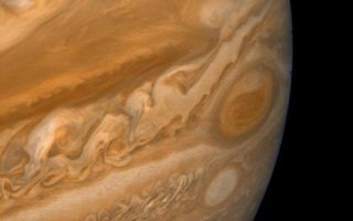 <h1>PIA01370:  Jupiter's Great Red spot</h1><div class="PIA01370" lang="en" style="width:800px;text-align:left;margin:auto;background-color:#000;padding:10px;max-height:150px;overflow:auto;">This color composite made from Voyager 2 narrow-angle camera frames shows the Great Red Spot during the late Jovian afternoon. North of the Red Spot lies a curious darker section of the South Equatorial Belt (SEB), the belt in which the Red Spot is located. A bright eruption of material passing from the SEB northward into the diffuse equatorial clouds has been observed on all occasions when this feature passes north of the Red Spot. The remnants of one such eruption are apparent in this photograph. To the lower left of the Red Spot lies one of the three long-lived White Ovals. This photograph was taken on June 29, 1979, when Voyager 2 was over 9 million kilometers (nearly 6 million miles) from Jupiter. The smallest features visible are over 170 kilometers (106 miles) across.<br /><br /><a href="http://photojournal.jpl.nasa.gov/catalog/PIA01370" onclick="window.open(this.href); return false;" title="Voir l'image 	 PIA01370:  Jupiter's Great Red spot	  sur le site de la NASA">Voir l'image 	 PIA01370:  Jupiter's Great Red spot	  sur le site de la NASA.</a></div>