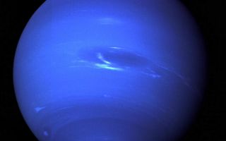 <h1>PIA01492:  Neptune Full Disk View</h1><div class="PIA01492" lang="en" style="width:800px;text-align:left;margin:auto;background-color:#000;padding:10px;max-height:150px;overflow:auto;"><p>This picture of Neptune was produced from the last whole planet images taken through the green and orange filters on the Voyager 2 narrow angle camera. The images were taken at a range of 4.4 million miles from the planet, 4 days and 20 hours before closest approach. The picture shows the Great Dark Spot and its companion bright smudge; on the west limb the fast moving bright feature called Scooter and the little dark spot are visible. These clouds were seen to persist for as long as Voyager's cameras could resolve them. North of these, a bright cloud band similar to the south polar streak may be seen.</p><p>The Voyager Mission is conducted by JPL for NASA's Office of Space Science and Applications.<br /><br /><a href="http://photojournal.jpl.nasa.gov/catalog/PIA01492" onclick="window.open(this.href); return false;" title="Voir l'image 	 PIA01492:  Neptune Full Disk View	  sur le site de la NASA">Voir l'image 	 PIA01492:  Neptune Full Disk View	  sur le site de la NASA.</a></div>