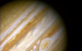 <h1>PIA01594:  Hubble Views Ancient Storm in the Atmosphere of Jupiter - Full Disk</h1><div class="PIA01594" lang="en" style="width:718px;text-align:left;margin:auto;background-color:#000;padding:10px;max-height:150px;overflow:auto;">When 17th-century astronomers first turned their telescopes to Jupiter, they noted a conspicuous reddish spot on the giant planet. This Great Red Spot is still present in Jupiter's atmosphere, more than 300 years later. It is now known that it is a vast storm, spinning like a cyclone. Unlike a low-pressure hurricane in the Caribbean Sea, however, the Red Spot rotates in a counterclockwise direction in the southern hemisphere, showing that it is a high-pressure system. Winds inside this Jovian storm reach speeds of about 270 mph.<p>The Red Spot is the largest known storm in the Solar System. With a diameter of 15,400 miles, it is almost twice the size of the entire Earth and one-sixth the diameter of Jupiter itself.<p>The long lifetime of the Red Spot may be due to the fact that Jupiter is mainly a gaseous planet. It possibly has liquid layers, but lacks a solid surface, which would dissipate the storm's energy, much as happens when a hurricane makes landfall on the Earth. However, the Red Spot does change its shape, size, and color, sometimes dramatically. Such changes are demonstrated in high-resolution Wide Field and Planetary Cameras 1 & 2 images of Jupiter obtained by NASA's Hubble Space Telescope between 1992 and 1999(PIA01594 thru PIA01599 and PIA02400 thru PIA02402). This image was obtained in June 1999.<p>A montage representing the entire series of images was prepared by the Hubble Heritage Project team and is available at<a href="/catalog/PIA01593">PIA01593</a>.<p>Astronomers study weather phenomena on other planets in order to gain a greater understanding of our own Earth's climate. Lacking a solid surface, Jupiter provides us with a laboratory experiment for observing weather phenomena under very different conditions than those prevailing on Earth. This knowledge can also be applied to places in the Earth's atmosphere that are over deep oceans, making them more similar to Jupiter's deep atmosphere.<br /><br /><a href="http://photojournal.jpl.nasa.gov/catalog/PIA01594" onclick="window.open(this.href); return false;" title="Voir l'image 	 PIA01594:  Hubble Views Ancient Storm in the Atmosphere of Jupiter - Full Disk	  sur le site de la NASA">Voir l'image 	 PIA01594:  Hubble Views Ancient Storm in the Atmosphere of Jupiter - Full Disk	  sur le site de la NASA.</a></div>