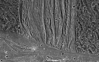 <h1>PIA01615:  Swaths of Grooved Terrain on Ganymede</h1><div class="PIA01615" lang="en" style="width:800px;text-align:left;margin:auto;background-color:#000;padding:10px;max-height:150px;overflow:auto;"><p>A swath of grooved terrain named Erech Sulcus cuts north-south across the ancient dark terrain of Marius Regio. The multiple scales of ubiquitous grooves in Erech Sulcus probably formed when tectonic forces pulled apart the icy surface of Jupiter's moon, Ganymede. Similar sets of faults occur in rift zones on Earth, as in eastern Africa. The southern edge of Erech Sulcus is truncated by the smoother bright terrain of Sippar Sulcus, trending roughly east-west. The relatively smooth appearance of Sippar Sulcus hints that icy volcanism once paved over the area.</p><p>North is to the top of the picture and the sun illuminates the surface from the right. The mosaic, centered at 16 degrees south latitude and 177 degrees longitude, covers an area approximately 950 by 560 kilometers. The resolution is 143 meters per picture element. The images were taken on May 7, 1997 at 15 hours, 24 minutes, 39 seconds Universal Time at a range of 14,263 kilometers by the Solid State Imaging (SSI) system on NASA's Galileo spacecraft.</p><p>The Jet Propulsion Laboratory, Pasadena, CA manages the Galileo mission for NASA's Office of Space Science, Washington, DC.</p><p>This image and other images and data received from Galileo are posted on the World Wide Web, on the Galileo mission home page at URL <a href="http://solarsystem.nasa.gov/galileo/" target="_blank">http://solarsystem.nasa.gov/galileo/</a>. Background information and educational context for the images can be found at <a href="http://www2.jpl.nasa.gov/galileo/sepo/" target="_blank">http://www.jpl.nasa.gov/galileo/sepo</a>.<br /><br /><a href="http://photojournal.jpl.nasa.gov/catalog/PIA01615" onclick="window.open(this.href); return false;" title="Voir l'image 	 PIA01615:  Swaths of Grooved Terrain on Ganymede	  sur le site de la NASA">Voir l'image 	 PIA01615:  Swaths of Grooved Terrain on Ganymede	  sur le site de la NASA.</a></div>