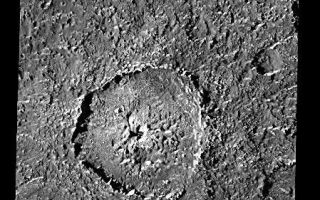 <h1>PIA01657:  Crater Tindr on Callisto - an oblique impact?</h1><div class="PIA01657" lang="en" style="width:449px;text-align:left;margin:auto;background-color:#000;padding:10px;max-height:150px;overflow:auto;"><p>This single-frame image shows crater Tindr on Jupiter's satellite Callisto, the moon with the oldest surface of the four so-called "Galilean" satellites (of which Callisto is also most distant from Jupiter). The diameter of this impact feature is about 70 km (43.5 miles). Tindris situated close to Callisto's equator at a longitude of about 5 degrees East. The image was obtained in September 1997 with the Solid State Imaging (SSI) system onboard NASA's Galileo spacecraft, which has been orbiting the Solar System's largest planet since December 1995.</p><p>Shadows are long and accentuate morphology on the surface, because the image was taken under low sun illumination. The image was captured from a distance of about 40,000 km (25,000 miles) during Galileo's 10th orbit around Jupiter. The resolution is about 390 m/pixel, the smallest features that are still discernible are about 780 m across. The sun illuminates the scene from the left. North is pointing towards the top of the image. The image covers an area approximately 150 x 150 km.</p><p>Tindr is slightly irregular in shape. This could be the consequence of an oblique impact. Along its eastern and southeastern part, the rim appears degraded; only isolated hills or hill chains are still visible. The floor shows numerous irregular pits, features that are found in some other Callistoan craters and also in Callisto's dark cratered plains. These features are believed to be caused by sublimation of subsurface volatiles. Subradial streaks outside the crater rim are due to impact debris creating secondary craters some distance away from Tindr. Continuous ejecta covers several older craters, especially in the northeastern part of the scene. The Tindr ejecta merge into surrounding cratered plains without a distinct morphologic or albedo boundary. Apparently the dark material blanketing Callisto's surface globally was emplaced after Tindr had formed.</p><p>Absolute ages derived from measured crater densities are model-dependent. In one crater chronology model, based on impacts dominated by asteroids, Tindr may be an old feature, about 3.9 billion years old, pointing back in time into a period of more intense bombardment than today. In another model, based on impacts preferentially by comets with a more or less constant impact rate, Tindr can be much younger, about 1 billion years old.</p><p>The Jet Propulsion Laboratory, Pasadena, CA manages the Galileo mission for NASA's Office of Space Science, Washington, DC.</p><p>This image and other images and data received from Galileo are posted on the World Wide Web, on the Galileo mission home page at URL <a href="http://solarsystem.nasa.gov/galileo/" target="_blank">http://solarsystem.nasa.gov/galileo/</a>. Background information and educational context for the images can be found at <a href="http://www2.jpl.nasa.gov/galileo/sepo/" target="_blank">http://www.jpl.nasa.gov/galileo/sepo</a>.<br /><br /><a href="http://photojournal.jpl.nasa.gov/catalog/PIA01657" onclick="window.open(this.href); return false;" title="Voir l'image 	 PIA01657:  Crater Tindr on Callisto - an oblique impact?	  sur le site de la NASA">Voir l'image 	 PIA01657:  Crater Tindr on Callisto - an oblique impact?	  sur le site de la NASA.</a></div>