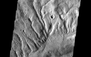 <h1>PIA01946:  Dissected Surface</h1><div class="PIA01946" lang="en" style="width:558px;text-align:left;margin:auto;background-color:#000;padding:10px;max-height:150px;overflow:auto;"><p><a href="/figures/PIA01946_fig1.jpg"></a><br><b>Context image for PIA01946<br />Dissected Surface</b></p><p>The dissected surface seen in this image is near Warrego Valles.</p><p>Image information: VIS instrument. Latitude -19.1N, Longitude 244.0E. 18 meter/pixel resolution.</p><p>Please see the <a href="http://themis.asu.edu/terms" target="_blank">THEMIS Data Citation Note</a> for details on crediting THEMIS images.</p><p>Note: this THEMIS visual image has not been radiometrically nor geometrically calibrated for this preliminary release. An empirical correction has been performed to remove instrumental effects. A linear shift has been applied in the cross-track and down-track direction to approximate spacecraft and planetary motion. Fully calibrated and geometrically projected images will be released through the Planetary Data System in accordance with Project policies at a later time.</p><p>NASA's Jet Propulsion Laboratory manages the 2001 Mars Odyssey mission for NASA's Office of Space Science, Washington, D.C. The Thermal Emission Imaging System (THEMIS) was developed by Arizona State University, Tempe, in collaboration with Raytheon Santa Barbara Remote Sensing. The THEMIS investigation is led by Dr. Philip Christensen at Arizona State University. Lockheed Martin Astronautics, Denver, is the prime contractor for the Odyssey project, and developed and built the orbiter. Mission operations are conducted jointly from Lockheed Martin and from JPL, a division of the California Institute of Technology in Pasadena.</p><br /><br /><a href="http://photojournal.jpl.nasa.gov/catalog/PIA01946" onclick="window.open(this.href); return false;" title="Voir l'image 	 PIA01946:  Dissected Surface	  sur le site de la NASA">Voir l'image 	 PIA01946:  Dissected Surface	  sur le site de la NASA.</a></div>