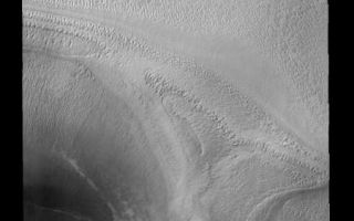 <h1>PIA01948:  Polar Crater</h1><div class="PIA01948" lang="en" style="width:450px;text-align:left;margin:auto;background-color:#000;padding:10px;max-height:150px;overflow:auto;"><p><a href="/figures/PIA01948_fig1.jpg"></a><br><b>Context image for PIA01948<br />Polar Crater</b></p><p>This image shows half of a crater on the polar cap.</p><p>Image information: VIS instrument. Latitude -78.2N, Longitude 188.2E. 17 meter/pixel resolution.</p><p>Please see the <a href="http://themis.asu.edu/terms" target="_blank">THEMIS Data Citation Note</a> for details on crediting THEMIS images.</p><p>Note: this THEMIS visual image has not been radiometrically nor geometrically calibrated for this preliminary release. An empirical correction has been performed to remove instrumental effects. A linear shift has been applied in the cross-track and down-track direction to approximate spacecraft and planetary motion. Fully calibrated and geometrically projected images will be released through the Planetary Data System in accordance with Project policies at a later time.</p><p>NASA's Jet Propulsion Laboratory manages the 2001 Mars Odyssey mission for NASA's Office of Space Science, Washington, D.C. The Thermal Emission Imaging System (THEMIS) was developed by Arizona State University, Tempe, in collaboration with Raytheon Santa Barbara Remote Sensing. The THEMIS investigation is led by Dr. Philip Christensen at Arizona State University. Lockheed Martin Astronautics, Denver, is the prime contractor for the Odyssey project, and developed and built the orbiter. Mission operations are conducted jointly from Lockheed Martin and from JPL, a division of the California Institute of Technology in Pasadena.</p><br /><br /><a href="http://photojournal.jpl.nasa.gov/catalog/PIA01948" onclick="window.open(this.href); return false;" title="Voir l'image 	 PIA01948:  Polar Crater	  sur le site de la NASA">Voir l'image 	 PIA01948:  Polar Crater	  sur le site de la NASA.</a></div>
