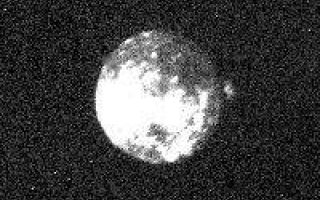 <h1>PIA01989:  Io</h1><div class="PIA01989" lang="en" style="width:200px;text-align:left;margin:auto;background-color:#000;padding:10px;max-height:150px;overflow:auto;">This Voyager 2 picture of Io was taken in ultraviolet light on the evening of July 4, 1979, at a range of 4.7 million kilometers (2.9 million miles). The bright spot on the right limb is one of the volcanic eruption plumes first photographed by Voyager 1. The plume is more than 200 kilometers (124 miles) high. The volcano apparently has been erupting since it was observed by Voyager 1 in March. This suggests that the volcanos on Io probably are in continuous eruption.<br /><br /><a href="http://photojournal.jpl.nasa.gov/catalog/PIA01989" onclick="window.open(this.href); return false;" title="Voir l'image 	 PIA01989:  Io	  sur le site de la NASA">Voir l'image 	 PIA01989:  Io	  sur le site de la NASA.</a></div>