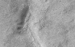 <h1>PIA02011:  Look Out Below! Rough Terrain In the Warrego Valles Region</h1><div class="PIA02011" lang="en" style="width:614px;text-align:left;margin:auto;background-color:#000;padding:10px;max-height:150px;overflow:auto;"><p>After several weeks of hiatus owing to problems with Mars Global Surveyor's High Gain Antenna (e.g., see JPL Release <a href="http://marsweb.jpl.nasa.gov/mgs/press/press-4-16-99.html">(April 16, 1999)</a>) the Mars Orbiter Camera resumed operations during the final days of April 1999. Shown here is one of the first images returned after MOC began taking pictures again.</p><p>Warrego Valles is a system of discontinuous valleys located in the martian southern hemisphere south of Valles Marineris between Aonia Terra and Icaria Planum. This picture shows one of the small valleys in this system. The planet's surface both inside and outside the valley appears to be extremely rough. A person would find this terrain challenging to walk around in. The picture is illuminated from the upper left and covers an area 3 kilometers (1.9 miles) across.</p><p>Malin Space Science Systems and the California Institute of Technology built the MOC using spare hardware from the Mars Observer mission. MSSS operates the camera from its facilities in San Diego, CA. The Jet Propulsion Laboratory's Mars Surveyor Operations Project operates the Mars Global Surveyor spacecraft with its industrial partner, Lockheed Martin Astronautics, from facilities in Pasadena, CA and Denver, CO.</p><br /><br /><a href="http://photojournal.jpl.nasa.gov/catalog/PIA02011" onclick="window.open(this.href); return false;" title="Voir l'image 	 PIA02011:  Look Out Below! Rough Terrain In the Warrego Valles Region	  sur le site de la NASA">Voir l'image 	 PIA02011:  Look Out Below! Rough Terrain In the Warrego Valles Region	  sur le site de la NASA.</a></div>