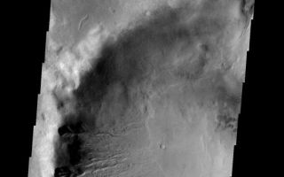 <h1>PIA02013:  Gali Gullies</h1><div class="PIA02013" lang="en" style="width:550px;text-align:left;margin:auto;background-color:#000;padding:10px;max-height:150px;overflow:auto;"><p><a href="/figures/PIA02013_fig1.jpg"></a><br><b>Context image for PIA02013<br />Gali Gullies</b></p><p>The gullies in this image of Gali Crater occur on the northfacing/sunfacing slope.</p><p>Image information: VIS instrument. Latitude -43.7N, Longitude 322.7E. 17 meter/pixel resolution.</p><p>Please see the <a href="http://themis.asu.edu/terms" target="blank">THEMIS Data Citation Note</a> for details on crediting THEMIS images. </p><p>Note: this THEMIS visual image has not been radiometrically nor geometrically calibrated for this preliminary release. An empirical correction has been performed to remove instrumental effects. A linear shift has been applied in the cross-track and down-track direction to approximate spacecraft and planetary motion. Fully calibrated and geometrically projected images will be released through the Planetary Data System in accordance with Project policies at a later time.</p><p>NASA's Jet Propulsion Laboratory manages the 2001 Mars Odyssey mission for NASA's Office of Space Science, Washington, D.C. The Thermal Emission Imaging System (THEMIS) was developed by Arizona State University, Tempe, in collaboration with Raytheon Santa Barbara Remote Sensing. The THEMIS investigation is led by Dr. Philip Christensen at Arizona State University. Lockheed Martin Astronautics, Denver, is the prime contractor for the Odyssey project, and developed and built the orbiter. Mission operations are conducted jointly from Lockheed Martin and from JPL, a division of the California Institute of Technology in Pasadena.</p><br /><br /><a href="http://photojournal.jpl.nasa.gov/catalog/PIA02013" onclick="window.open(this.href); return false;" title="Voir l'image 	 PIA02013:  Gali Gullies	  sur le site de la NASA">Voir l'image 	 PIA02013:  Gali Gullies	  sur le site de la NASA.</a></div>