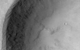<h1>PIA02017:  MOC "Looking Into" Martian Craters</h1><div class="PIA02017" lang="en" style="width:290px;text-align:left;margin:auto;background-color:#000;padding:10px;max-height:150px;overflow:auto;"><p>During the first week of May 1999, the Mars Orbiter Camera (MOC) spent sometime peering into martian impact craters.</p><p>This crater is located on a plain west of the Tartarus Montes (east of Elysium Mons volcano). The crater is about 2.7 kilometers (1.7 miles) across. Illumination is from the left.</p><p>If you have ever visited the famous Meteor Crater in northern Arizona, U.S.A., then you are aware of its immense size on a human scale. The Arizona crater, however, is only 1 kilometer across (0.62 miles), whereas this crater is nearly three times that size.</p><p>This crater was formed by the impact and explosion of a meteorite at some time in the martian past. After the crater formed, it was modified by wind and erosion. The crater shows deposits of sand and dust on the floor and in low areas around the rim, also boulders and other debris that has slid down the inside walls of the crater; and some crater walls show exposures of bedrock.</p><p>Malin Space Science Systems and the California Institute of Technology built the MOC using spare hardware from the Mars Observer mission. MSSS operates the camera from its facilities in San Diego, CA. The Jet Propulsion Laboratory's Mars Surveyor Operations Project operates the Mars Global Surveyor spacecraft with its industrial partner, Lockheed Martin Astronautics, from facilities in Pasadena, CA and Denver, CO.</p><br /><br /><a href="http://photojournal.jpl.nasa.gov/catalog/PIA02017" onclick="window.open(this.href); return false;" title="Voir l'image 	 PIA02017:  MOC "Looking Into" Martian Craters	  sur le site de la NASA">Voir l'image 	 PIA02017:  MOC "Looking Into" Martian Craters	  sur le site de la NASA.</a></div>