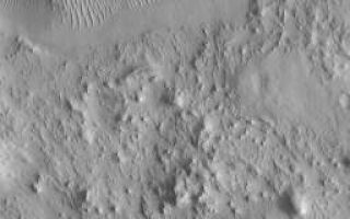 <h1>PIA02043:  Eroded, Layered Cratered Highlands of Eastern Arabia Terra</h1><div class="PIA02043" lang="en" style="width:256px;text-align:left;margin:auto;background-color:#000;padding:10px;max-height:150px;overflow:auto;"><p></p>Click here to see a higher resolution version of <a href="/figures/moc2_129a.jpg">MOC2_129a</a> and <a href="/figures/moc2_129b.jpg">MOC2_129b</a><p>Mars Orbiter Camera (MOC) narrow angle images provide high resolution views of the Martian surface that rival the quality of aerial photographs used to study the geology of Earth. Over the past year and a half, MOC images have helped to highlight the fact that much of the almost Moon-like heavily cratered terrains of Mars consist of layered materials.</p><p>Eastern Arabia Terra is a region that was known from the Viking orbiter missions(1976-1980) to show vast tracts of eroded terrain. The image on the left, above, shows a regional view from Viking. Eastern Arabia is distinct for its rough-textured cratered terrain, and for the presence of the ancient, perhaps water-carved valley, Auqakuh Vallis. The center image (above) includes a high-resolution view from the Viking 1 orbiter, with a more recent image from the Mars Global Surveyor (MGS) MOC shown as an inset.</p><p>The third image (above, right) is a MOC high resolution view that shows a portion of the ancient Auqakuh Vallis (just above center) and many eroded remnants of the ancient cratered terrain. The MOC image reveals dunes on the floor of Auqakuh Vallis, and shows a plethora of small, straight and curved ridges running across the terrain. The geological term for these ridges is "dike." Dikes most commonly form on Earth in volcanic terrain, when molten rock (magma) is injected into a crack in the subsurface. The magma cools, hardens, and later erosion removes the surrounding rock to leave behind the more resistant volcanic rock as a ridge. Shiprock in the northwest corner of New Mexico, U.S.A., is an example of a place on Earth where dike ridges are found. This MOC image is one of many that are being examined by the MOC Science Team in order to decipher the ancient geological history of the red planet.</p><p>Malin Space Science Systems and the California Institute of Technology built the MOC using spare hardware from the Mars Observer mission. MSSS operates the camera from its facilities in San Diego, CA. The Jet Propulsion Laboratory's Mars Surveyor Operations Project operates the Mars Global Surveyor spacecraft with its industrial partner, Lockheed Martin Astronautics, from facilities in Pasadena, CA and Denver, CO.<br /><br /><a href="http://photojournal.jpl.nasa.gov/catalog/PIA02043" onclick="window.open(this.href); return false;" title="Voir l'image 	 PIA02043:  Eroded, Layered Cratered Highlands of Eastern Arabia Terra	  sur le site de la NASA">Voir l'image 	 PIA02043:  Eroded, Layered Cratered Highlands of Eastern Arabia Terra	  sur le site de la NASA.</a></div>