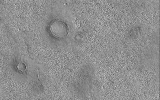 <h1>PIA02073:  Northern plains</h1><div class="PIA02073" lang="en" style="width:800px;text-align:left;margin:auto;background-color:#000;padding:10px;max-height:150px;overflow:auto;"><p>The northern plains of Mars exhibit craters that often appear to be partly buried by or exhumed from beneath layers of pitted and eroded material. This example was taken by MOC in August 1998.</p><br /><br /><a href="http://photojournal.jpl.nasa.gov/catalog/PIA02073" onclick="window.open(this.href); return false;" title="Voir l'image 	 PIA02073:  Northern plains	  sur le site de la NASA">Voir l'image 	 PIA02073:  Northern plains	  sur le site de la NASA.</a></div>