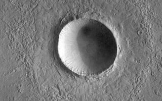 <h1>PIA02084:  Martian Crater</h1><div class="PIA02084" lang="en" style="width:800px;text-align:left;margin:auto;background-color:#000;padding:10px;max-height:150px;overflow:auto;"><p>This crater on northern Elysium Planitia is a little more than twice the diameter of the famous Meteor Crater in Arizona, U.S.A. It formed by the impact and subsequent explosion of a meteorite. Picture from MOC in July 1998.</p><br /><br /><a href="http://photojournal.jpl.nasa.gov/catalog/PIA02084" onclick="window.open(this.href); return false;" title="Voir l'image 	 PIA02084:  Martian Crater	  sur le site de la NASA">Voir l'image 	 PIA02084:  Martian Crater	  sur le site de la NASA.</a></div>