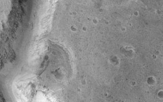 <h1>PIA02094:  Water: Sustained Flow</h1><div class="PIA02094" lang="en" style="width:421px;text-align:left;margin:auto;background-color:#000;padding:10px;max-height:150px;overflow:auto;"><p>It has been known since the discoveries of Mariner 9 in 1972 that water once flowed on Mars and carved a variety of canyons, valleys, and channels. Some of this water appears to have gushed across the landscape in sudden, massive floods. Other valleys appear to be the result of water that flowed underground and sometimes caused the ground to collapse and sediment to be transported away. But one puzzle that has remained for more than 20 years--did any of these valleys experience sustained flow of liquid water at the martian surface over long periods of time?</p><p>MOC image 8704 (above) shows a portion of the meandering canyons of the Nanedi Valles system--one of several valleys that cut through the smooth and cratered plains of the Xanthe Terra region of Mars. The valley is about 2.5 km (1.6 mi) wide. The floor of the valley in the upper right corner of the MOC image exhibits a small, 200 m (660 ft) wide channel that is covered by dunes and debris elsewhere on the valley floor. The presence of this channel suggests that the valley might have been carved by water that flowed through this system for an extended period of time. In other words, instead of a massive, catastrophic flood, this valley might have been incised in a manner similar to rivers on Earth. The valley itself would have widened by a variety of processes in addition to the water flowing along the bottom of the channel--slumps and landslides, wind, and perhaps groundwater flow could have all contributed to these processes.</p><p>MOC image 8704 was taken on January 8, 1998. The scene covers 9.8 km by 27.9 km (6.1 miles by 17.3 miles). The image is centered on 5.1°N latitude and 48.26°W longitude. (CLICK <a href="/figures/moc2_73_ctx.gif">HERE</a> for a context image). North is approximately up, illumination is from the left. The image dimensions have been corrected from an original aspect ratio of 1.5. This image was also the subject of an <a href="http://www.msss.com/mars/global_surveyor/camera/images/2_2_98_release/8704/index.html">earlier MGS MOC release</a> on February 2, 1998.</p><p>Malin Space Science Systems and the California Institute of Technology built the MOC using spare hardware from the Mars Observer mission. MSSS operates the camera from its facilities in San Diego, CA. The Jet Propulsion Laboratory's Mars Surveyor Operations Project operates the Mars Global Surveyor spacecraft with its industrial partner, Lockheed Martin Astronautics, from facilities in Pasadena, CA and Denver, CO.</p><br /><br /><a href="http://photojournal.jpl.nasa.gov/catalog/PIA02094" onclick="window.open(this.href); return false;" title="Voir l'image 	 PIA02094:  Water: Sustained Flow	  sur le site de la NASA">Voir l'image 	 PIA02094:  Water: Sustained Flow	  sur le site de la NASA.</a></div>