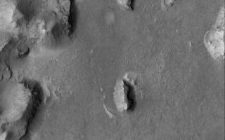 <h1>PIA02296:  Aeolis Landforms</h1><div class="PIA02296" lang="en" style="width:682px;text-align:left;margin:auto;background-color:#000;padding:10px;max-height:150px;overflow:auto;"><p>27 February 2006<br />This Mars Global Surveyor (MGS) Mars Orbiter Camera (MOC) image shows layered buttes, knobs, and other landforms exposed by erosion in the Aeolis region of Mars.</p><p>Location near: 6.3°S, 208.3°W <br />Image width: ~3 km (~1.9 mi) <br />Illumination from: upper left <br />Season: Southern Summer </p><br /><br /><a href="http://photojournal.jpl.nasa.gov/catalog/PIA02296" onclick="window.open(this.href); return false;" title="Voir l'image 	 PIA02296:  Aeolis Landforms	  sur le site de la NASA">Voir l'image 	 PIA02296:  Aeolis Landforms	  sur le site de la NASA.</a></div>