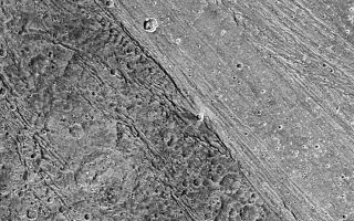 <h1>PIA02577:  Bright-Dark terrain boundary, Ganymede</h1><div class="PIA02577" lang="en" style="width:800px;text-align:left;margin:auto;background-color:#000;padding:10px;max-height:150px;overflow:auto;"><p>The ancient, dark terrain of Nicholson Regio (left) shows many large impact craters, and zones of fractures oriented generally parallel to the boundary between the dark and bright regions of Jupiter's moon Ganymede. In contrast, the bright terrain of Harpagia Sulcus (right) is less cratered and relatively smooth.</p><p>The nature of the boundary between ancient, dark terrain and younger, bright terrain, the two principal terrain types on Ganymede, was explored by NASA's Galileo spacecraft on May 20, 2000. Subtle parallel ridges and grooves show that Harpagia Sulcus's land has been smoothed out over the years by tectonic processes.</p><p>North is to the top of the picture. The Sun illuminates the surface from the left. The image, centered at ?14 degrees latitude and 319 degrees longitude, covers an area approximately 213 by 97 kilometers (132 by 60 miles.) The resolution is 121 meters (about 250 feet) per picture element. The images were taken on May 20, 2000, at a range of 11,800 kilometers (about 7,300 miles).</p><p>The Jet Propulsion Laboratory, Pasadena, Calif., manages the Galileo mission for NASA's Office of Space Science, Washington, D.C. JPL is a division of the California Institute of Technology in Pasadena.</p><p>This image and other images and data received from Galileo are posted on the Galileo mission home page at <a href="http://www.jpl.nasa.gov/galileo">http://www.jpl.nasa.gov/galileo</a>. Background information and educational context for the images can be found at <a href="http://www2.jpl.nasa.gov/galileo/sepo/" target="_blank">http://www.jpl.nasa.gov/galileo/sepo</a><p>This image was produced by DLR (German Aerospace Center), Berlin,<a href="http://solarsystem.dlr.de/">http://solarsystem.dlr.de/</a>.</p><br /><br /><a href="http://photojournal.jpl.nasa.gov/catalog/PIA02577" onclick="window.open(this.href); return false;" title="Voir l'image 	 PIA02577:  Bright-Dark terrain boundary, Ganymede	  sur le site de la NASA">Voir l'image 	 PIA02577:  Bright-Dark terrain boundary, Ganymede	  sur le site de la NASA.</a></div>