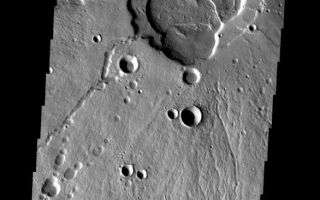 <h1>PIA02683:  Tholus Summit</h1><div class="PIA02683" lang="en" style="width:586px;text-align:left;margin:auto;background-color:#000;padding:10px;max-height:150px;overflow:auto;"><p><a href="/figures/PIA02683_fig1.jpg"></a><br><b>Context image for PIA02683<br />Tholus Summit</b></p><p>This image shows the summit of Hecates Tholus. The summit caldera is located in the top of the image.</p><p>Image information: VIS instrument. Latitude 31.6N, Longitude 150.0E. 19 meter/pixel resolution.</p><p>Please see the <a href="http://themis.asu.edu/terms" target="_blank">THEMIS Data Citation Note</a> for details on crediting THEMIS images. </p><p>Note: this THEMIS visual image has not been radiometrically nor geometrically calibrated for this preliminary release. An empirical correction has been performed to remove instrumental effects. A linear shift has been applied in the cross-track and down-track direction to approximate spacecraft and planetary motion. Fully calibrated and geometrically projected images will be released through the Planetary Data System in accordance with Project policies at a later time.</p><p>NASA's Jet Propulsion Laboratory manages the 2001 Mars Odyssey mission for NASA's Office of Space Science, Washington, D.C. The Thermal Emission Imaging System (THEMIS) was developed by Arizona State University, Tempe, in collaboration with Raytheon Santa Barbara Remote Sensing. The THEMIS investigation is led by Dr. Philip Christensen at Arizona State University. Lockheed Martin Astronautics, Denver, is the prime contractor for the Odyssey project, and developed and built the orbiter. Mission operations are conducted jointly from Lockheed Martin and from JPL, a division of the California Institute of Technology in Pasadena.</p><br /><br /><a href="http://photojournal.jpl.nasa.gov/catalog/PIA02683" onclick="window.open(this.href); return false;" title="Voir l'image 	 PIA02683:  Tholus Summit	  sur le site de la NASA">Voir l'image 	 PIA02683:  Tholus Summit	  sur le site de la NASA.</a></div>