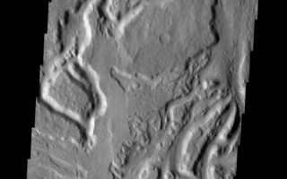 <h1>PIA02685:  Sabis Vallis</h1><div class="PIA02685" lang="en" style="width:560px;text-align:left;margin:auto;background-color:#000;padding:10px;max-height:150px;overflow:auto;"><p><a href="/figures/PIA02685_fig1.jpg"></a><br><b>Context image for PIA02685<br />Sabis Vallis</b></p><p>The many small channels in this image are part of the larger Sabis Vallis.</p><p>Image information: VIS instrument. Latitude -0.7N, Longitude 35.8E. 18 meter/pixel resolution.</p><p>Please see the <a href="http://themis.asu.edu/terms" target="_blank">THEMIS Data Citation Note</a> for details on crediting THEMIS images. </p><p>Note: this THEMIS visual image has not been radiometrically nor geometrically calibrated for this preliminary release. An empirical correction has been performed to remove instrumental effects. A linear shift has been applied in the cross-track and down-track direction to approximate spacecraft and planetary motion. Fully calibrated and geometrically projected images will be released through the Planetary Data System in accordance with Project policies at a later time.</p><p>NASA's Jet Propulsion Laboratory manages the 2001 Mars Odyssey mission for NASA's Office of Space Science, Washington, D.C. The Thermal Emission Imaging System (THEMIS) was developed by Arizona State University, Tempe, in collaboration with Raytheon Santa Barbara Remote Sensing. The THEMIS investigation is led by Dr. Philip Christensen at Arizona State University. Lockheed Martin Astronautics, Denver, is the prime contractor for the Odyssey project, and developed and built the orbiter. Mission operations are conducted jointly from Lockheed Martin and from JPL, a division of the California Institute of Technology in Pasadena.</p><br /><br /><a href="http://photojournal.jpl.nasa.gov/catalog/PIA02685" onclick="window.open(this.href); return false;" title="Voir l'image 	 PIA02685:  Sabis Vallis	  sur le site de la NASA">Voir l'image 	 PIA02685:  Sabis Vallis	  sur le site de la NASA.</a></div>