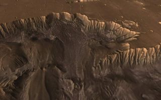 <h1>PIA02895:  Mars Canyon View</h1><div class="PIA02895" lang="en" style="width:800px;text-align:left;margin:auto;background-color:#000;padding:10px;max-height:150px;overflow:auto;"><p>Flying through the canyons and over the ridges of Valles Marineris, viewers can experience some of the thrills that gripped explorers who pushed into unknown regions on Earth. Buried in the rocks of this magnificent Martian canyon lies a history book of Mars that scientists have just begun to open. </p><p>This scene comes from "<a href="/archive/PIA02891-95.mov">Flight Through Mariner Valley</a>," an exciting video produced for NASA by the Jet Propulsion Laboratory. The video takes viewers on a simulated flight into Valles Marineris, where they explore its scenic wonders as their imaginary scout ship dives low over landslides and races through winding canyons.</p><p>The video features high-resolution images from Arizona State University's Thermal Emission Imaging System multi-band camera on NASA's Mars Odyssey. The images, which show details as small as 300 meters (1,000 feet) across, were taken at infrared wavelengths during the Martian daytime. Scientists joined hundreds of individual frames from the camera into a giant mosaic, then colored the mosaic to approximate how Mars would appear to the human eye. </p><p>To give the mosaic depth and height, moviemakers fitted it to a computerized topographic model for Valles Marineris. This was developed using hundreds of thousands of altitude measurements by the Mars Orbiter Laser Altimeter, an instrument on NASA's Mars Global Surveyor spacecraft.</p><br /><br /><a href="http://photojournal.jpl.nasa.gov/catalog/PIA02895" onclick="window.open(this.href); return false;" title="Voir l'image 	 PIA02895:  Mars Canyon View	  sur le site de la NASA">Voir l'image 	 PIA02895:  Mars Canyon View	  sur le site de la NASA.</a></div>