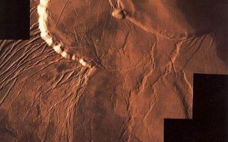 <h1>PIA02984:  Photomosiac of Olympus Mons</h1><div class="PIA02984" lang="en" style="width:595px;text-align:left;margin:auto;background-color:#000;padding:10px;max-height:150px;overflow:auto;">Viking Orbiter 1 photomosaic of Olympus Mons summit caldera. The caldera comprises a series of craters formed by repeated collapses after eruptions.<br /><br /><a href="http://photojournal.jpl.nasa.gov/catalog/PIA02984" onclick="window.open(this.href); return false;" title="Voir l'image 	 PIA02984:  Photomosiac of Olympus Mons	  sur le site de la NASA">Voir l'image 	 PIA02984:  Photomosiac of Olympus Mons	  sur le site de la NASA.</a></div>