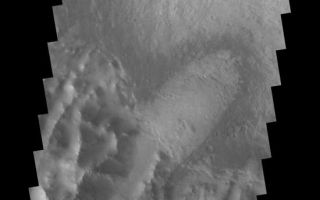<h1>PIA03025:  Channeled Winds</h1><div class="PIA03025" lang="en" style="width:550px;text-align:left;margin:auto;background-color:#000;padding:10px;max-height:150px;overflow:auto;"><p><a href="/figures/PIA03025_fig1.jpg"></a><br><b>Context image for PIA03025<br />Channeled Winds</b></p><p>This low resolution VIS image shows a large portion of etched terrain near the south pole of Mars.</p><p>Image information: VIS instrument. Latitude 10S, Longitude 37.2E. 18 meter/pixel resolution.</p><p>Note: this THEMIS visual image has not been radiometrically nor geometrically calibrated for this preliminary release. An empirical correction has been performed to remove instrumental effects. A linear shift has been applied in the cross-track and down-track direction to approximate spacecraft and planetary motion. Fully calibrated and geometrically projected images will be released through the Planetary Data System in accordance with Project policies at a later time.</p><p>NASA's Jet Propulsion Laboratory manages the 2001 Mars Odyssey mission for NASA's Office of Space Science, Washington, D.C. The Thermal Emission Imaging System (THEMIS) was developed by Arizona State University, Tempe, in collaboration with Raytheon Santa Barbara Remote Sensing. The THEMIS investigation is led by Dr. Philip Christensen at Arizona State University. Lockheed Martin Astronautics, Denver, is the prime contractor for the Odyssey project, and developed and built the orbiter. Mission operations are conducted jointly from Lockheed Martin and from JPL, a division of the California Institute of Technology in Pasadena.</p><br /><br /><a href="http://photojournal.jpl.nasa.gov/catalog/PIA03025" onclick="window.open(this.href); return false;" title="Voir l'image 	 PIA03025:  Channeled Winds	  sur le site de la NASA">Voir l'image 	 PIA03025:  Channeled Winds	  sur le site de la NASA.</a></div>