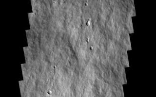 <h1>PIA03040:  Pavonis Mons Flank</h1><div class="PIA03040" lang="en" style="width:541px;text-align:left;margin:auto;background-color:#000;padding:10px;max-height:150px;overflow:auto;"><p><a href="/figures/PIA03040_fig1.jpg"></a><br><b>Context image for PIA03040<br /> Pavonis Mons Flank</b></p><p>This image shows a portion of the flank of Pavonis Mons. The collapse features at the bottom of the image are related to subsurface tubes that once contained lava.</p><p>Image information: VIS instrument. Latitude 0.6S, Longitude 247.0E. 17 meter/pixel resolution.</p><p>Note: this THEMIS visual image has not been radiometrically nor geometrically calibrated for this preliminary release. An empirical correction has been performed to remove instrumental effects. A linear shift has been applied in the cross-track and down-track direction to approximate spacecraft and planetary motion. Fully calibrated and geometrically projected images will be released through the Planetary Data System in accordance with Project policies at a later time.</p><p>NASA's Jet Propulsion Laboratory manages the 2001 Mars Odyssey mission for NASA's Office of Space Science, Washington, D.C. The Thermal Emission Imaging System (THEMIS) was developed by Arizona State University, Tempe, in collaboration with Raytheon Santa Barbara Remote Sensing. The THEMIS investigation is led by Dr. Philip Christensen at Arizona State University. Lockheed Martin Astronautics, Denver, is the prime contractor for the Odyssey project, and developed and built the orbiter. Mission operations are conducted jointly from Lockheed Martin and from JPL, a division of the California Institute of Technology in Pasadena.</p><br /><br /><a href="http://photojournal.jpl.nasa.gov/catalog/PIA03040" onclick="window.open(this.href); return false;" title="Voir l'image 	 PIA03040:  Pavonis Mons Flank	  sur le site de la NASA">Voir l'image 	 PIA03040:  Pavonis Mons Flank	  sur le site de la NASA.</a></div>