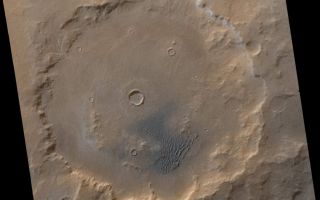 <h1>PIA03206:  Winter Frosted Dunes in Kaiser Crater</h1><div class="PIA03206" lang="en" style="width:800px;text-align:left;margin:auto;background-color:#000;padding:10px;max-height:150px;overflow:auto;"><p>As the Mars Global Surveyor Primary Mission draws to an end, the southern hemisphere of Mars is in the depths of winter. At high latitudes, it is dark most, if not all, of the day. Even at middle latitudes, the sun shines only thinly through a veil of water and carbon dioxide ice clouds, and the ground is so cold that carbon dioxide frosts have formed. Kaiser Crater (47°S, 340°W) is one such place. At a latitude comparable to Seattle, Washington, Duluth, Minnesota, or Helena, Montana, Kaiser Crater is studied primarily because of the sand dune field found within the confines of its walls (lower center of the Mars Orbiter Camera image, above). The normally dark-gray or blue-black sand can be seen in this image to be shaded with light-toned frost. Other parts of the crater are also frosted. Kaiser Crater and its dunes were the subject of an earlier presentation of results. Close-up pictures of these and other dunes in the region show details of their snow-cover, including small avalanches. The two Mars Global Surveyor Mars Orbiter Camera images that comprise this color view (M23-01751 and M23-01752) were acquired on January 26, 2001.<br /><br /><a href="http://photojournal.jpl.nasa.gov/catalog/PIA03206" onclick="window.open(this.href); return false;" title="Voir l'image 	 PIA03206:  Winter Frosted Dunes in Kaiser Crater	  sur le site de la NASA">Voir l'image 	 PIA03206:  Winter Frosted Dunes in Kaiser Crater	  sur le site de la NASA.</a></div>