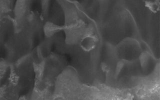<h1>PIA03264:  Herschel's Dunes</h1><div class="PIA03264" lang="en" style="width:632px;text-align:left;margin:auto;background-color:#000;padding:10px;max-height:150px;overflow:auto;"><p>28 December 2005<br />This Mars Global Surveyor (MGS) Mars Orbiter Camera (MOC) image shows low-albedo sand dunes in Herschel Crater in the Mare Cimmerium region of the martian southern hemisphere. Winds responsible for these dunes generally blow from the north (top).</p><p>Location near: 14.5°S, 231.7°W <br />Image width: ~3 km (~1.9 mi) <br />Illumination from: lower left <br />Season: Southern Summer </p><br /><br /><a href="http://photojournal.jpl.nasa.gov/catalog/PIA03264" onclick="window.open(this.href); return false;" title="Voir l'image 	 PIA03264:  Herschel's Dunes	  sur le site de la NASA">Voir l'image 	 PIA03264:  Herschel's Dunes	  sur le site de la NASA.</a></div>