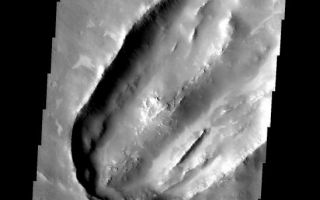 <h1>PIA03549:  Odd Crater</h1><div class="PIA03549" lang="en" style="width:548px;text-align:left;margin:auto;background-color:#000;padding:10px;max-height:150px;overflow:auto;"><p><a href="/figures/PIA03549_fig1.jpg"></a><br><b>Context image for PIA03549<br />Odd Crater</b></p><p>This unusual crater is located in Sinai Planum. Not only is the shape of this crater odd, but just how the ridges on the floor formed is unknown.</p><p>Image information: VIS instrument. Latitude 14.6S, Longitude 277.1E. 17 meter/pixel resolution.</p><p>Note: this THEMIS visual image has not been radiometrically nor geometrically calibrated for this preliminary release. An empirical correction has been performed to remove instrumental effects. A linear shift has been applied in the cross-track and down-track direction to approximate spacecraft and planetary motion. Fully calibrated and geometrically projected images will be released through the Planetary Data System in accordance with Project policies at a later time.</p><p>NASA's Jet Propulsion Laboratory manages the 2001 Mars Odyssey mission for NASA's Office of Space Science, Washington, D.C. The Thermal Emission Imaging System (THEMIS) was developed by Arizona State University, Tempe, in collaboration with Raytheon Santa Barbara Remote Sensing. The THEMIS investigation is led by Dr. Philip Christensen at Arizona State University. Lockheed Martin Astronautics, Denver, is the prime contractor for the Odyssey project, and developed and built the orbiter. Mission operations are conducted jointly from Lockheed Martin and from JPL, a division of the California Institute of Technology in Pasadena.</p><br /><br /><a href="http://photojournal.jpl.nasa.gov/catalog/PIA03549" onclick="window.open(this.href); return false;" title="Voir l'image 	 PIA03549:  Odd Crater	  sur le site de la NASA">Voir l'image 	 PIA03549:  Odd Crater	  sur le site de la NASA.</a></div>