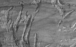 <h1>PIA03572:  Crater Interior</h1><div class="PIA03572" lang="en" style="width:388px;text-align:left;margin:auto;background-color:#000;padding:10px;max-height:150px;overflow:auto;"><p>30 November 2005<br />This Mars Global Surveyor (MGS) Mars Orbiter Camera (MOC) image shows complexly-eroded terrain within a partially-filled impact crater in Noachis Terra.</p><p>Location near: 48.5°S, 336.2°W <br />Image width: width: ~3 km (~1.9 mi)<br />Illumination from: upper left <br />Season: Southern Summer </p><br /><br /><a href="http://photojournal.jpl.nasa.gov/catalog/PIA03572" onclick="window.open(this.href); return false;" title="Voir l'image 	 PIA03572:  Crater Interior	  sur le site de la NASA">Voir l'image 	 PIA03572:  Crater Interior	  sur le site de la NASA.</a></div>