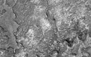 <h1>PIA03594:  Meridiani Outcrops</h1><div class="PIA03594" lang="en" style="width:533px;text-align:left;margin:auto;background-color:#000;padding:10px;max-height:150px;overflow:auto;"><p>28 November 2005<br />This Mars Global Surveyor (MGS) Mars Orbiter Camera (MOC) image shows eroded sedimentary rock outcrops in northern Sinus Meridiani.</p><p>Location near: 3.6°N, 2.0°W <br />Image width: width: ~3 km (~1.9 mi)<br />Illumination from: lower left <br />Season: Northern Winter </p><br /><br /><a href="http://photojournal.jpl.nasa.gov/catalog/PIA03594" onclick="window.open(this.href); return false;" title="Voir l'image 	 PIA03594:  Meridiani Outcrops	  sur le site de la NASA">Voir l'image 	 PIA03594:  Meridiani Outcrops	  sur le site de la NASA.</a></div>