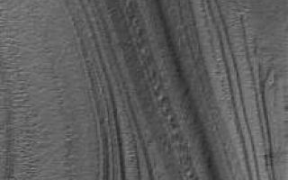 <h1>PIA03629:  Polar Layers</h1><div class="PIA03629" lang="en" style="width:219px;text-align:left;margin:auto;background-color:#000;padding:10px;max-height:150px;overflow:auto;"><p>10 December 2005<br />This Mars Global Surveyor (MGS) Mars Orbiter Camera (MOC) image shows eroded, exposed layered materials in the south polar region of Mars. Since Mariner 9 in 1972, the polar layered materials have been assumed to be geologically recent accumulations of dust and ice, but MOC images provide no clear evidence that the materials are particularly young or composed of a specific suite of materials. They might as easily be composed of ancient, sedimentary rock.</p><p>Location near: 80.6°S, 230.1°W <br />Image width: width: ~3 km (~1.9 mi)<br />Illumination from: upper left <br />Season: Southern Summer </p><br /><br /><a href="http://photojournal.jpl.nasa.gov/catalog/PIA03629" onclick="window.open(this.href); return false;" title="Voir l'image 	 PIA03629:  Polar Layers	  sur le site de la NASA">Voir l'image 	 PIA03629:  Polar Layers	  sur le site de la NASA.</a></div>