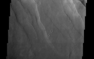 <h1>PIA03784:  Crustal Fractures of Ophir Planum</h1><div class="PIA03784" lang="en" style="width:471px;text-align:left;margin:auto;background-color:#000;padding:10px;max-height:150px;overflow:auto;"><br>(Released 29 April 2002)<br><b>The Science</b><br>This THEMIS image covers a tract of plateau territory called Ophir Planum. The most obvious features in this scene are the fractures (ranging from 1 to 5 km wide) running from the upper left to lower right. Localized rifting and deep-seated tension fracturing of the crust probably formed these cracks. The wall rock displayed in the upper part of the cliffs appears to be layered. The southwest-facing wall of the largest and uppermost fracture has classic spur and gully topography. This type of topography is created by differing amounts of erosion. Also seen in this image are some scattered impact craters and some dark wind streaks in the lower right. The Ophir Planum plateau separates two separate smaller canyon systems, not visible in this image, (Candor Chasma to the north and Melas Chasma to the south) in the Valles Marineris canyon complex. The whole Valles Marineris canyon system extends some 4,000 km across the equatorial realms of Mars. For comparison, this would stretch from New York City to San Francisco.<br><br><b>The Story</b><br>Plateaus and spurs might make you think of cowboys on the open plain.<br><br>"Spurs" in this context, however, are simply ridges that can be seen on the side of the southwest-facing wall of the large fracture that splits the terrain. Gullies stretch down this slope as well. Both of these features are caused by erosion, which is a mild force of change compared to whatever tension cracked the crust and ripped apart the land. The wall rock displayed in the upper part of the cliffs appears to be layered, suggesting that different kinds of rocks and minerals can be found in each banded zone.<br><br>The Ophir Planum plateau separates two separate canyon systems in the Valles Marineris complex, the largest canyon in the solar system. If Valles Marineris were on Earth, it would stretch from New York City all the way to San Francisco. That will give you some idea of the geological forces that have acted upon the planet over time.<br><br>Look for scattered impact craters and some dark wind streaks in the deep dark terrain (lower right) as well.<br /><br /><a href="http://photojournal.jpl.nasa.gov/catalog/PIA03784" onclick="window.open(this.href); return false;" title="Voir l'image 	 PIA03784:  Crustal Fractures of Ophir Planum	  sur le site de la NASA">Voir l'image 	 PIA03784:  Crustal Fractures of Ophir Planum	  sur le site de la NASA.</a></div>