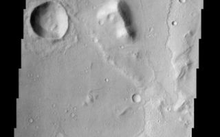 <h1>PIA03845:  Amenthes Crater</h1><div class="PIA03845" lang="en" style="width:491px;text-align:left;margin:auto;background-color:#000;padding:10px;max-height:150px;overflow:auto;"><a href="/figures/PIA03845a-context.jpg"></a><br>(Released 11 July 2002)<br>The floor of a 75 km diameter crater in the Amenthes region of Mars displays lobate flow features in the center of this THEMIS image. It is possible that the flows are lava but there is no sign of the source vent. Note how the material has spread out across the floor of the crater and surrounds a peninsula of higher terrain in the lower 1/3 of the image. Wherever the flow encounters elevated topography it fails to lap up onto it and instead produces a distinct margin that in some places looks thicker than the rest of the flow. These are the features of a viscous material like lava but a dense mudflow could also produce such features. Viking and MOC wide angle images of this crater show a stubby channel entering from the southern rim, with the east side just visible in the bottom left of the THEMIS image. It is possible that a mudflow could have emerged from this channel, perhaps even multiple times, to produce the features we see today.<br><br /><br /><a href="http://photojournal.jpl.nasa.gov/catalog/PIA03845" onclick="window.open(this.href); return false;" title="Voir l'image 	 PIA03845:  Amenthes Crater	  sur le site de la NASA">Voir l'image 	 PIA03845:  Amenthes Crater	  sur le site de la NASA.</a></div>