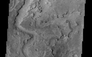 <h1>PIA03846:  Huo Hsing Vallis</h1><div class="PIA03846" lang="en" style="width:483px;text-align:left;margin:auto;background-color:#000;padding:10px;max-height:150px;overflow:auto;"><p><a href="/figures/PIA03846a-context.jpg"></a><br>(Released 12 July 2002)<br>This image shows another example of an ancient channel in the Arabia Terra region of Mars. As with other channels observed on Mars, the geomorphology of Huo Hsing Vallis is suggestive of, and assumed to have been carved by, running water, although the fluid that flowed through these channels cannot be proven to have been water. This channel cuts through several layers of rocks. These rock layers may be sedimentary, composed of particles of other rocks that have been cemented together somehow, or they may be igneous layers, formed by the repeated eruption of lava (or some combination of sedimentary and igneous layers). The distinctive appearance of this terrain has led to its being described as "etched." Because the channel cuts through these rocks, the layered rocks must be older than the channel (see previous discussion of superposition). At the lower left side of the image, several intersecting ridges can be seen. These ridges may be inverted topography, or they may be exposed dikes, which form by linear intrusions of lava into rock underground; dikes are exposed by erosion of the overlying rock. The most recent activity in the region appears to be the formation of mega-ripples in the channel. Wind moving particles of rock forms these ripples perpendicular to the wind direction.<br /><br /><a href="http://photojournal.jpl.nasa.gov/catalog/PIA03846" onclick="window.open(this.href); return false;" title="Voir l'image 	 PIA03846:  Huo Hsing Vallis	  sur le site de la NASA">Voir l'image 	 PIA03846:  Huo Hsing Vallis	  sur le site de la NASA.</a></div>