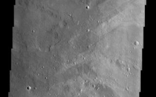 <h1>PIA03848:  Ophir Planum</h1><div class="PIA03848" lang="en" style="width:475px;text-align:left;margin:auto;background-color:#000;padding:10px;max-height:150px;overflow:auto;"><a href="/figures/PIA03848a-context.jpg"></a><br>(Released 16 July 2002)<br>This is an image of a region of Mars called Ophir Planum, located at 8.4 S, 306.8 E. The Valles Marineris system of canyons that stretch for thousands of kilometers across Mars are located just to the south of the area covered by the image shown here. This image contains numerous overlapping lava flows, which can be seen in the layers of the wall rocks in Valles Marineris to the south. A number of remarkable wind streaks are also apparent throughout the image. These streaks commonly trail behind small topographic features such as craters and give an indication of the prevailing wind direction within the region. The northern half of this image is indicative of a northeast wind direction and the southern half indicates a predominance of a southeast wind direction. The variability of these winds may indicate that the local topography has some influence over the local winds.<br><br /><br /><a href="http://photojournal.jpl.nasa.gov/catalog/PIA03848" onclick="window.open(this.href); return false;" title="Voir l'image 	 PIA03848:  Ophir Planum	  sur le site de la NASA">Voir l'image 	 PIA03848:  Ophir Planum	  sur le site de la NASA.</a></div>