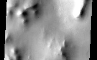 <h1>PIA04088:  Ridges swimming in a sea of dust</h1><div class="PIA04088" lang="en" style="width:456px;text-align:left;margin:auto;background-color:#000;padding:10px;max-height:150px;overflow:auto;"><p><a href="/figures/PIA04088_context.jpg"></a><br><p>The muted terrain of northern Acidalia Planitia testifies to the fact that the region is heavily mantled with dust. The most interesting features in this image are the small terraces located along the flanks of the ridges and the patterned ground seen at the base of the largest ridge (upper right). These features appear to be classic examples of periglacial landforms and may indicate the presence of shallow subsurface ice.<p>Note: this THEMIS visual image has not been radiometrically nor geometrically calibrated for this preliminary release. An empirical correction has been performed to remove instrumental effects. A linear shift has been applied in the cross-track and down-track direction to approximate spacecraft and planetary motion. Fully calibrated and geometrically projected images will be released through the Planetary Data System in accordance with Project policies at a later time.<p>NASA's Jet Propulsion Laboratory manages the 2001 Mars Odyssey mission for NASA's Office of Space Science, Washington, D.C. The Thermal Emission Imaging System (THEMIS) was developed by Arizona State University, Tempe, in collaboration with Raytheon Santa Barbara Remote Sensing. The THEMIS investigation is led by Dr. Philip Christensen at Arizona State University. Lockheed Martin Astronautics, Denver, is the prime contractor for the Odyssey project, and developed and built the orbiter. Mission operations are conducted jointly from Lockheed Martin and from JPL, a division of the California Institute of Technology in Pasadena.<p>Image information: VIS instrument. Latitude 54.9, Longitude 351 East (9 West). 19 meter/pixel resolution.<p><br /><br /><a href="http://photojournal.jpl.nasa.gov/catalog/PIA04088" onclick="window.open(this.href); return false;" title="Voir l'image 	 PIA04088:  Ridges swimming in a sea of dust	  sur le site de la NASA">Voir l'image 	 PIA04088:  Ridges swimming in a sea of dust	  sur le site de la NASA.</a></div>