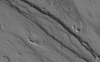 <h1>PIA04102:  Tharsis Flood Features</h1><div class="PIA04102" lang="en" style="width:390px;text-align:left;margin:auto;background-color:#000;padding:10px;max-height:150px;overflow:auto;"><p>17 July 2005<br />This Mars Global Surveyor (MGS) Mars Orbiter Camera (MOC) image shows channels carved by catastrophic floods in the Tharsis region of Mars. This area is located northwest of the volcano, Jovis Tholus, and east of the large martian volcano, Olympus Mons. The terrain is presently mantled with fine dust.</p><p>Location near: 20.8°N, 118.8°W<br />Image width: width: ~3 km (~1.9 mi) <br />Illumination from: lower left <br />Season: Northern Autumn </p><br /><br /><a href="http://photojournal.jpl.nasa.gov/catalog/PIA04102" onclick="window.open(this.href); return false;" title="Voir l'image 	 PIA04102:  Tharsis Flood Features	  sur le site de la NASA">Voir l'image 	 PIA04102:  Tharsis Flood Features	  sur le site de la NASA.</a></div>