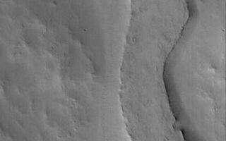 <h1>PIA04288:  Inverted Valley</h1><div class="PIA04288" lang="en" style="width:346px;text-align:left;margin:auto;background-color:#000;padding:10px;max-height:150px;overflow:auto;"><p>10 September 2005<br />This Mars Global Surveyor (MGS) Mars Orbiter Camera (MOC) image shows an inverted valley in eastern Arabia Terra. The relatively flat-topped ridge that runs down much of the length of this picture was once the floor, or a material covering the floor, of an ancient martian valley. The floor material was harder and more resistant to erosion than the rocks into which the valley had been cut. Thus, erosion removed the rocks that were cut by the valley, and then removed additional rocks that were lower than the valley floor, leaving what was once a valley as a high-standing ridge.<p>Location near: 11.4°N, 312.9°W <br />Image width: width: ~3 km (~1.9 mi) <br />Illumination from: lower left <br />Season: Northern Autumn </p><br /><br /><a href="http://photojournal.jpl.nasa.gov/catalog/PIA04288" onclick="window.open(this.href); return false;" title="Voir l'image 	 PIA04288:  Inverted Valley	  sur le site de la NASA">Voir l'image 	 PIA04288:  Inverted Valley	  sur le site de la NASA.</a></div>
