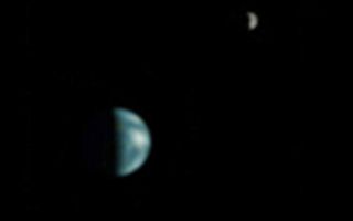 <h1>PIA04531:  Earth and Moon as viewed from Mars</h1><div class="PIA04531" lang="en" style="width:800px;text-align:left;margin:auto;background-color:#000;padding:10px;max-height:150px;overflow:auto;"><p>MGS MOC Release No. MOC2-368, 22 May 2003<p><p><a href="/figures/PIA04531_globe_diagram_lg.jpg"></a>Globe diagram illustrates the Earth's orientation as viewed from Mars (North and South America were in view).<br><p>Earth/Moon: This is the first image of Earth ever taken from another planet that actually shows our home as a planetary disk. Because Earth and the Moon are closer to the Sun than Mars, they exhibit phases, just as the Moon, Venus, and Mercury do when viewed from Earth. As seen from Mars by MGS on 8 May 2003 at 13:00 GMT (6:00 AM PDT), Earth and the Moon appeared in the evening sky. The MOC Earth/Moon image has been specially processed to allow both Earth (with an apparent magnitude of -2.5) and the much darker Moon (with an apparent magnitude of +0.9) to be visible together. The bright area at the top of the image of Earth is cloud cover over central and eastern North America. Below that, a darker area includes Central America and the Gulf of Mexico. The bright feature near the center-right of the crescent Earth consists of clouds over northern South America. The image also shows the Earth-facing hemisphere of the Moon, since the Moon was on the far side of Earth as viewed from Mars. The slightly lighter tone of the lower portion of the image of the Moon results from the large and conspicuous ray system associated with the crater Tycho.<p>A note about the coloring process: The MGS MOC high resolution camera only takes grayscale (black-and-white) images. To "colorize" the image, a Mariner 10 Earth/Moon image taken in 1973 was used to color the MOC Earth and Moon picture. The procedure used was as follows: the Mariner 10 image was converted from 24-bit color to 8-bit color using a JPEG to GIF conversion program. The 8-bit color image was converted to 8-bit grayscale and an associated lookup table mapping each gray value of the image to a red-green-blue color triplet (RGB). Each color triplet was root-sum-squared (RSS), and sorted in increasing RSS value. These sorted lists were brightness-to-color maps for the images. Each brightness-to-color map was then used to convert the 8-bit grayscale MOC image to an 8-bit color image. This 8-bit color image was then converted to a 24-bit color image. The color image was edited to return the background to black.<p><br /><br /><a href="http://photojournal.jpl.nasa.gov/catalog/PIA04531" onclick="window.open(this.href); return false;" title="Voir l'image 	 PIA04531:  Earth and Moon as viewed from Mars	  sur le site de la NASA">Voir l'image 	 PIA04531:  Earth and Moon as viewed from Mars	  sur le site de la NASA.</a></div>