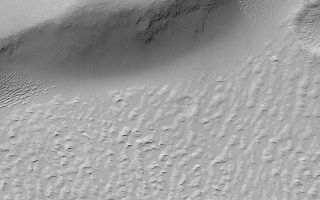 <h1>PIA04574:  Daedalia Lava Flow Margin</h1><div class="PIA04574" lang="en" style="width:540px;text-align:left;margin:auto;background-color:#000;padding:10px;max-height:150px;overflow:auto;">MGS MOC Release No. MOC2-392, 15 June 2003<p>This Mars Global Surveyor (MGS) Mars Orbiter Camera (MOC) image shows the margin of a lava flow near the edge of a scarp in far western Daedalia Planum. A blanket of dust covers the upland (top 1/3 of picture) and the rugged lava flow (lower 2/3 of picture) surfaces. Wind has eroded fine sediment to form triangular tails on top of the ridges of the old lava flow. This image covers an area 3 km (1.9 mi) wide near 20.1°S, 146.6°W. The picture is illuminated from the upper left.<p><br /><br /><a href="http://photojournal.jpl.nasa.gov/catalog/PIA04574" onclick="window.open(this.href); return false;" title="Voir l'image 	 PIA04574:  Daedalia Lava Flow Margin	  sur le site de la NASA">Voir l'image 	 PIA04574:  Daedalia Lava Flow Margin	  sur le site de la NASA.</a></div>